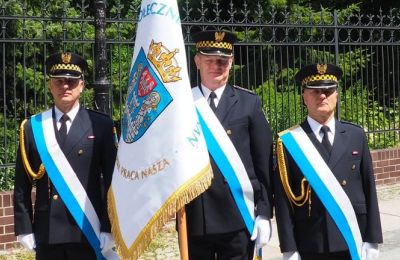 W Poznaniu pożegnano stary sztandar miasta. Straż miejska otrzymała wierną replikę