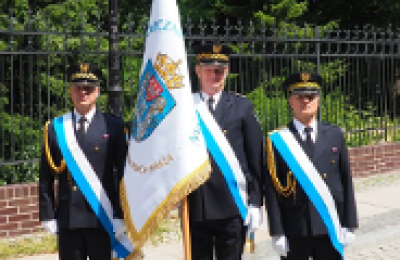 W Poznaniu pożegnano stary sztandar miasta. Straż miejska przyjęła jego replikę