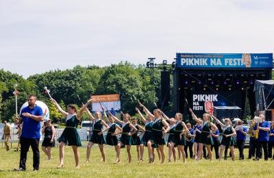 Piknik na FEST: Cytadela wypełniła się muzyką, nauką i ofertą samorządu