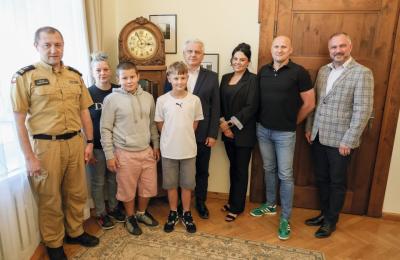 12-latkowie pomogli rannemu koledze na torze rowerowym w Wrześni