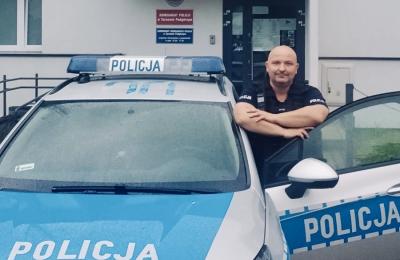 Kierowca zasłabł za kierownicą w Kościanie. Szybka reakcja po służbie uratowała życie 75-latkowi w Poznaniu