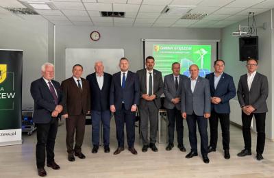 Bezpieczeństwo i transformacja energii w Stęszewie. Samorządy i rząd o barierach przyłączeń