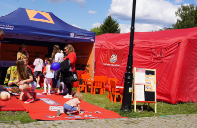 Piknik Święta Policji w Gnieźnie: strażacy pokazali, jak działać bezpiecznie
