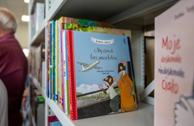 Nowa filia Biblioteki Raczyńskich na os. Armii Krajowej 125 w Poznaniu — 430 mkw., blisko 30 tys. książek i prawie 1 tys. audiobooków