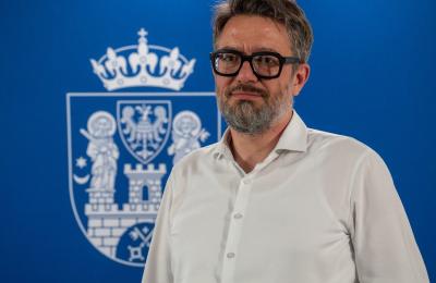 Plastyk Miejski Poznania Tobiasz Wichnowski: obowiązki, zakres współpracy z miejskimi instytucjami i monitorowanie estetyki przestrzeni publicznej
