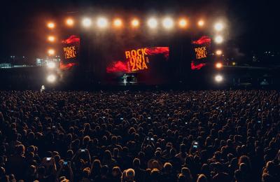 Rockowizna 2026 w Poznaniu: program koncertów, dojazd i noclegi na Ławicy