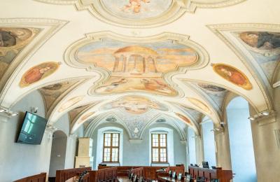 Sala Sesyjna Urzędu Miasta Poznania: odkryte i zakonserwowane barokowe freski z 1732 roku, informacje o zwiedzaniu i lekcjach dla szkół