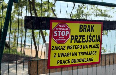 Wągrowiec: pomosty przy plaży miejskiej nad Jeziorem Durowskim są terenem budowy