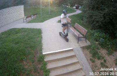 Gniezno: Straż Miejska reaguje na niebezpieczną jazdę hulajnogami przy Jeziorze Jelonek