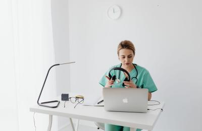 Poznań: webinar Wielkopolskiej Izby Lekarskiej o odporności psychicznej lekarzy