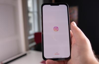 Korespondencja Ministerstwa Cyfryzacji z Meta w sprawie oszukańczych reklam na Facebooku i Instagramie