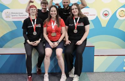Strzelcy SKS Dwór Grunwaldzki z Poznania z medalami mistrzostw Polski we Wrocławiu