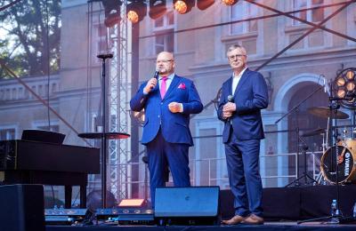 Uzarzewo w gminie Swarzędz świętowało 720-lecie z koncertem Sławka Uniatowskiego