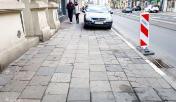 wiadomosci CentralaPoznan i region - Poznań pożegna się z samochodami na chodniku przy ulicy Dąbrowskiego