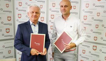 Umowa na nowy park przy ul. Czerniejewskiej - Aktualności - WRZEŚNIA - miasto w centrum zainteresowania
