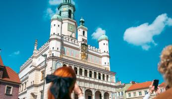 Bezpieczne wakacje w Poznaniu: EKUZ, podróżna apteczka i zasady na upały - Poznań