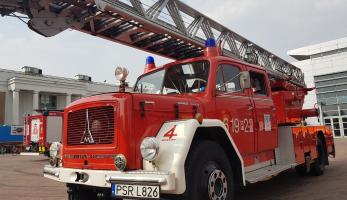wiadomosci CentralaPoznan i region - IX Ogólnopolski Zlot Czerwonych Samochodów odbędzie się 8 sierpnia na MTP w Poznaniu