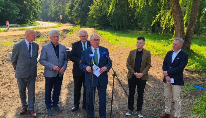Wizyta wicemarszałków i przegląd postępów remontów dróg wojewódzkich DW442, DW443, DW450 w południowej Wielkopolsce — zakres, koszty i znaczenie dla mieszkańców - Poznań