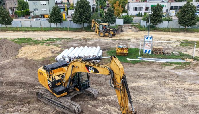 CentralaPoznan - Poznań: przy ul. Buczka na Świerczewie powstaje centrum sportu z boiskami i trasą rowerową