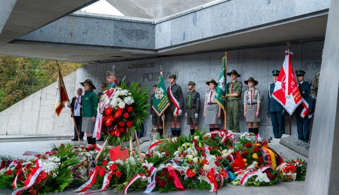 Poznań uczcił 87. rocznicę wybuchu II wojny światowej pod pomnikiem Armii „Poznań” - Poznań