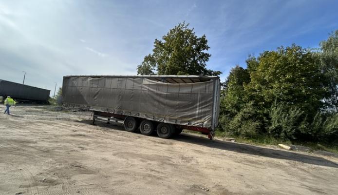 Wągrowiec wzywa do usunięcia naczep z działki nr 3386 przy ulicy Gnieźnieńskiej - Wągrowiec