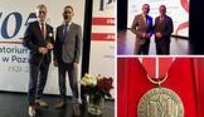Medal dla burmistrza Swarzędza i nagrody kuratora dla przedstawicielek szkół - Swarzędz