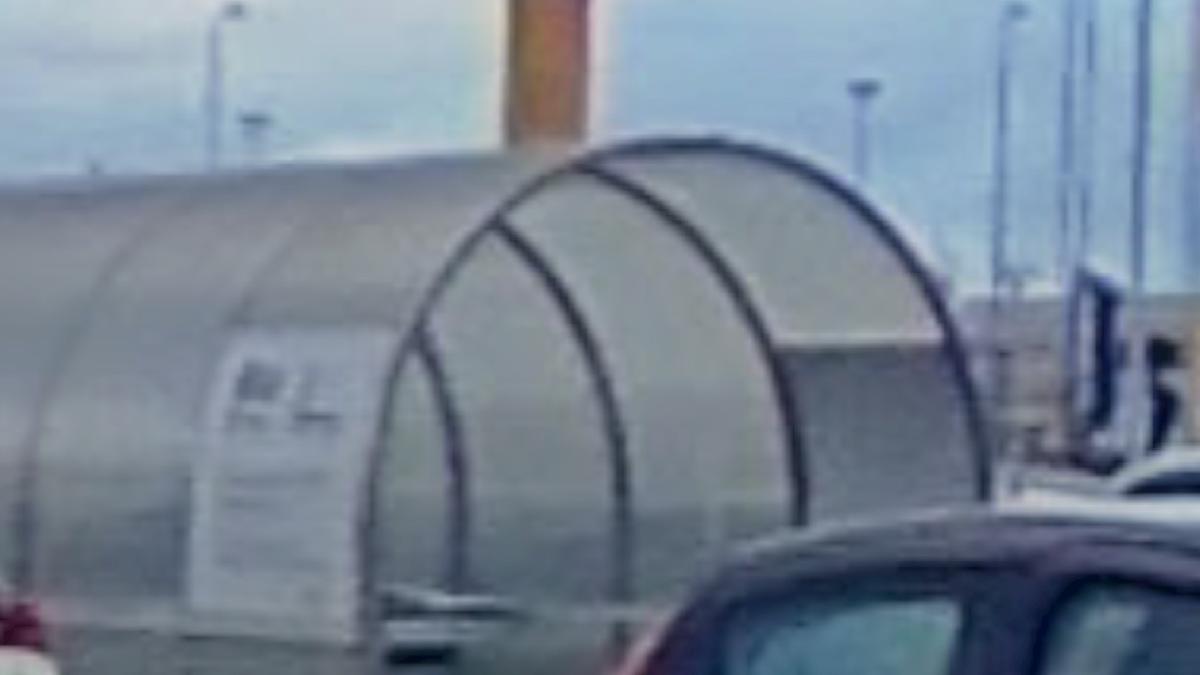 Wiata na franowie i bus