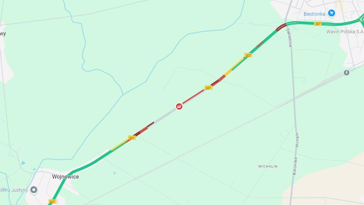 Karambol na drodze wojewódzkiej nr 307: zderzenie czterech pojazdów między Wojnowicami a Bukiem