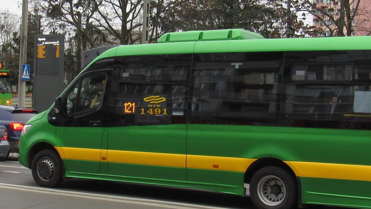 Zaskakujące zmiany w poznańskich minibusach – nowe trasy i zawieszenia w weekend