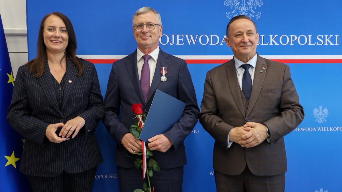 Swarzędz z ważnym wyróżnieniem samorządowym. Marian Szkudlarek odebrał odznakę w Poznaniu