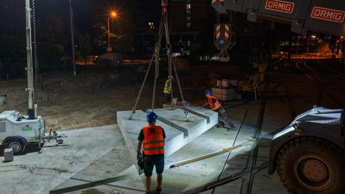Nowe torowisko nabiera kształtów - kolejny etap budowy na ulicy Ratajczaka