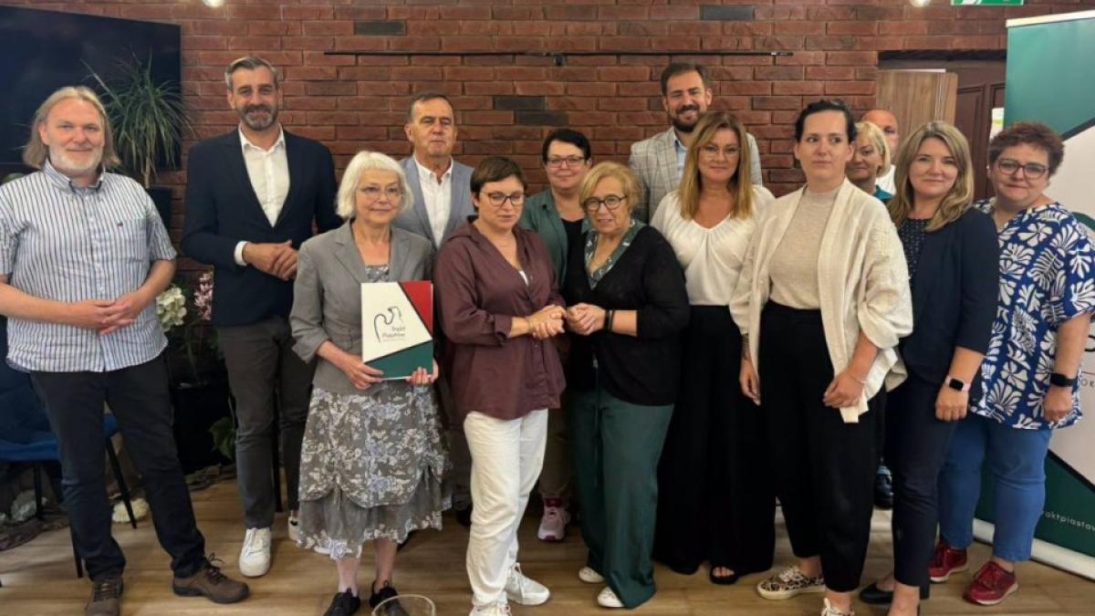 Trzy granty dla Gminy Kostrzyn. Podpisano umowy na realizację projektów z Lokalną Grupą Działania ˝Trakt Piastów˝ - Dla mieszkańca - Urząd Miejski w Kostrzynie