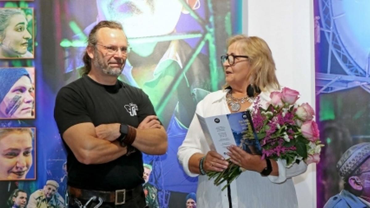 Scenografia, kostiumy i teatralne historie w Galerii