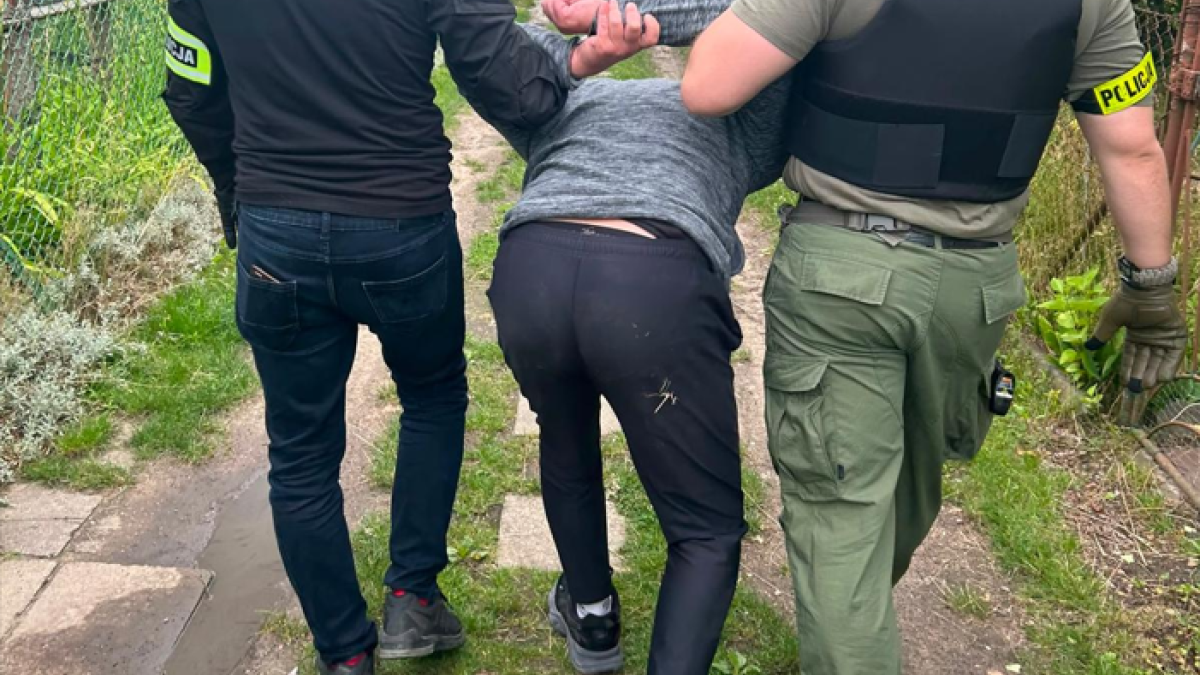 Stanął w obronie zaczepianego pasażera. Policjanci zatrzymali dwóch podejrzanych o napaść w poznańskim tramwaju