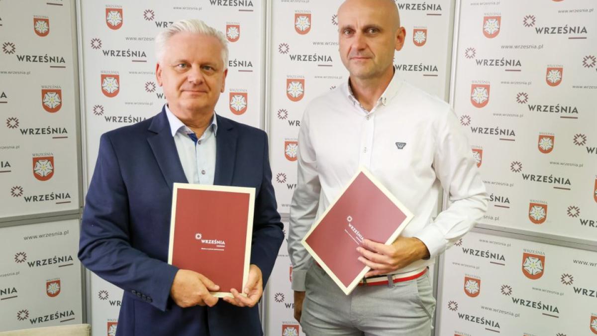 Umowa na nowy park przy ul. Czerniejewskiej - Aktualności - WRZEŚNIA - miasto w centrum zainteresowania