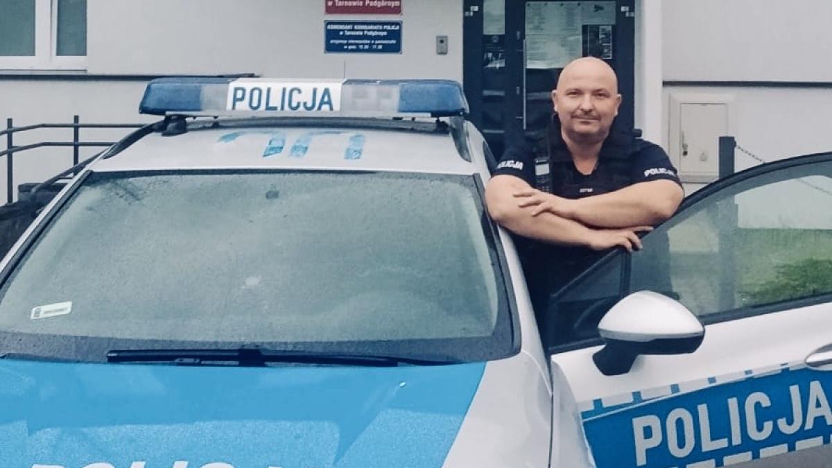 Policjant w czasie wolnym ruszył na ratunek. Wspólna akcja świadków i ratowników uratowała życie 75-latka