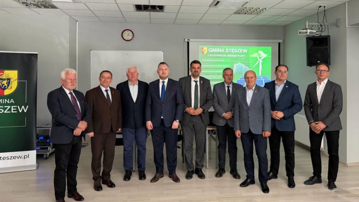 Spotkanie poświęcone bezpieczeństwu energetycznemu, transformacji energetycznej oraz wyzwaniom związanym z dostępnością energii elektrycznej dla samorządów i przedsiębiorców - Aktualności - Serwis Informacyjny Urzędu Miasta w Stęszewie