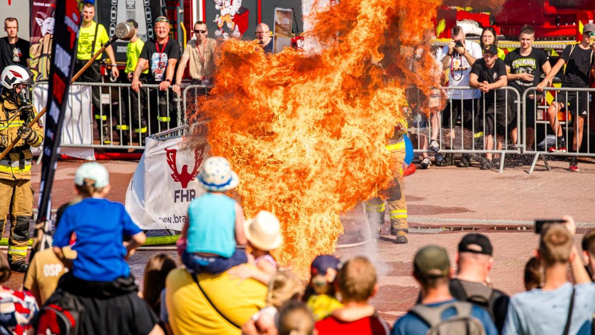 IX Ogólnopolski Zlot Czerwonych Samochodów