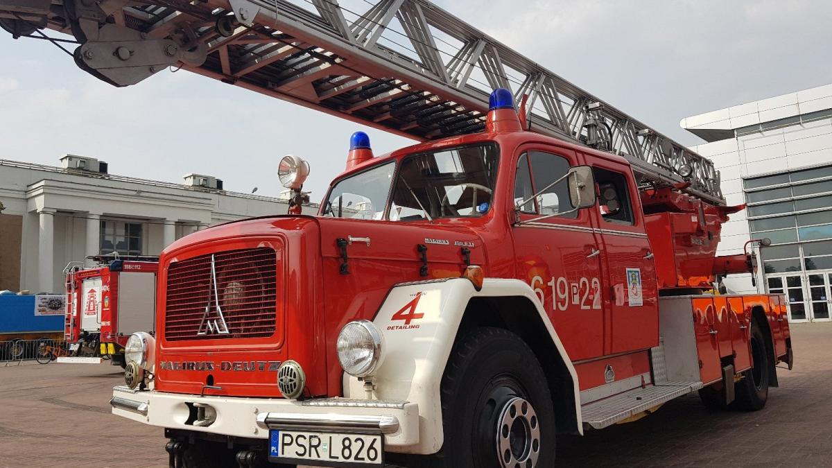 IX Ogólnopolski Zlot Czerwonych Samochodów