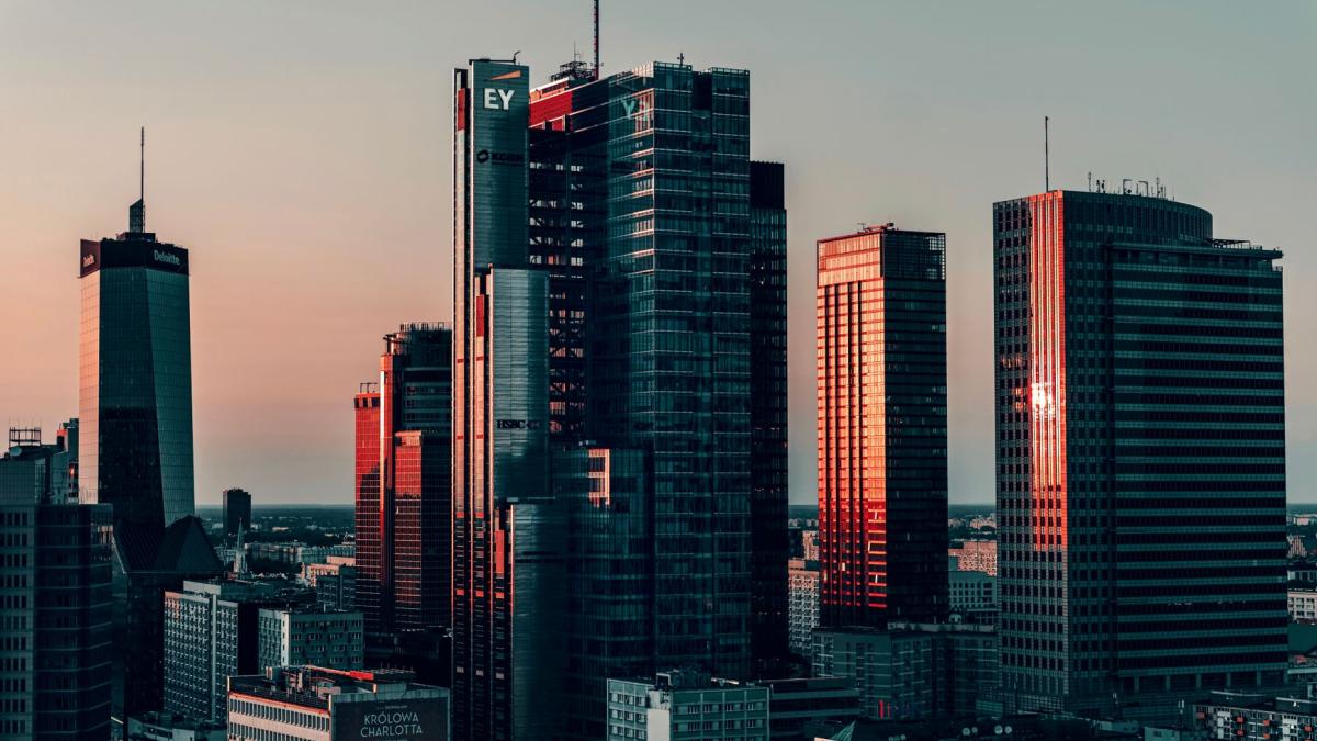Zdjecie ilustracyjne do artykulu: Firmy z objętych sektorów mają czas do 3 października 2026 r. na wpis do wykazu KSC
