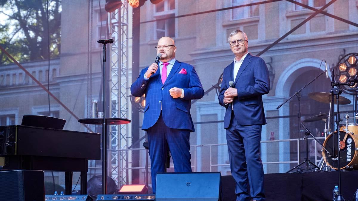 720 lat Uzarzewa i Muzyczna Jesień w Puszczy Zielonce. Jubileusz z koncertem Sławka Uniatowskiego